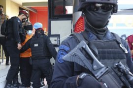 Densus 88 amankan seorang wanita muda