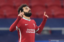 Salah cetak dwigol bawa Liverpool tempel para pemuncak klasemen