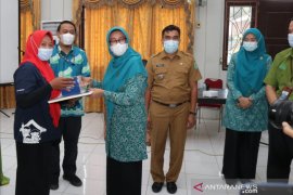 TP PKK Siak dan RAPP serahkan bantuan makanan tambahan 2.627 balita