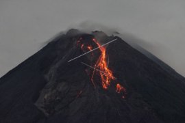 Mount Merapi spews red-hot lava 11 times on Monday