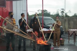 Wow, Kejari Batang musnahkan 780.000 rokok ilegal