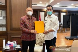 Dukung pengembangan koperasi dan UMKM, Bupati Pesisir Selatan temui Menteri Koperasi dan UKM