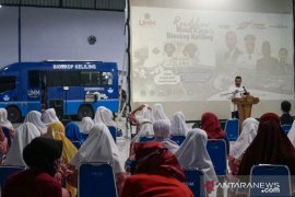 Mobil KaCa dan Bioling UMM edukasi warga Probolinggo lewat film "Dua Ulama"