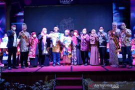 Haykal Aqsara dan Puti Nilam Sari terpilih sebagai Duta Genre Sumbar 2021