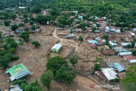 50 orang meninggal da 29 orang hilang akibat Banjir Bandang Adonara Flores Page 2 Small