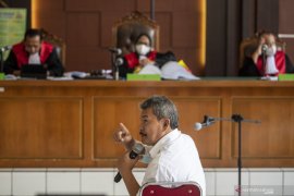 Sidang Lanjutan Terdakwa Pengadaan Lahan Kuburan Page 1 Small