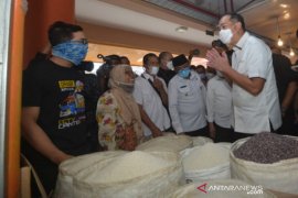 Target Vaksinasi Bagi Pedagang Pasar Di Padang Page 1 Small