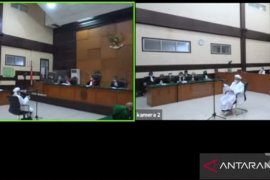 Majelis Hakim tolak eksepsi Rizieq kasus kerumunan Petamburan