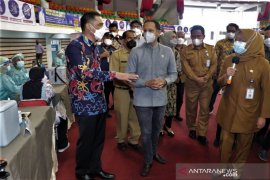 Nadiem Makarim: Guru divaksin, belajar langsung di sekolah bisa sekarang