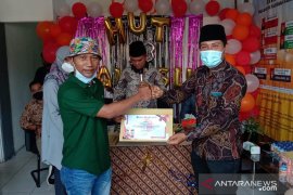 Ikut sukseskan pengawasan Pilkada 2020, sejumlah jurnalis terima penghargaan dari Bawaslu Pasaman Barat