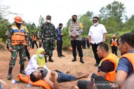 Bupati Tapsel sebut sinergi penting dalam penanganan karhutla