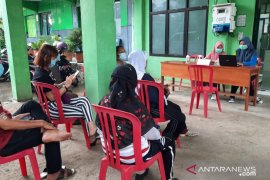 TNI-Polri Jambi dikerahkan untuk percepatan vaksinasi bagi lansia