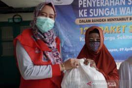 Pertamina Balikpapan bantu bahan pangan  warga sekitar Sungai Wain