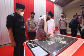 Kapolri dihadiahi sorban putih oleh ulama Banten