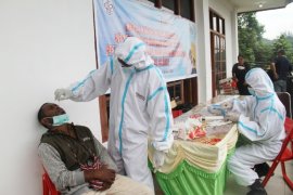 TNI tes usap antigen peserta-panitia Konferensi Nasional IX GKII Papua