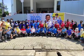 Pengurus PMI dan KNPI Sulsel bersihkan masjid sambut Ramadan