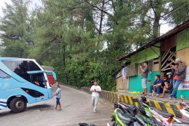 Meraup berkah "adsense" di tanjakan maut  Sitinjau Laut