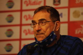 Pelatih Rene Albert angkat topi mental bertanding Persebaya,  tapi Persib harus  lolos