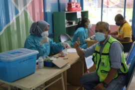 Karyawan PT  Pamapersada Nusantara sumbang 100 kantong darah