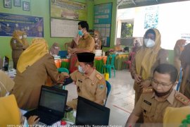 Ribuan guru di OKU mulai divaksin