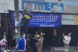 31 reklame tidak berizin di Kota Bekasi ditertibkan