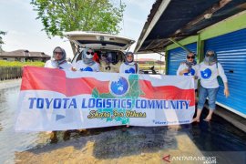 Srikandi TLC sambangi warga terdampak banjir untuk salurkan bantuan