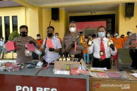 Kepolisian Resor Singkawang ungkap hasil Operasi Pekat Kapuas 2021