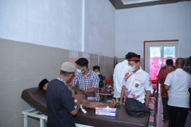 Dek Fad khitan anak keluarga kurang mampu di Pidie Jaya