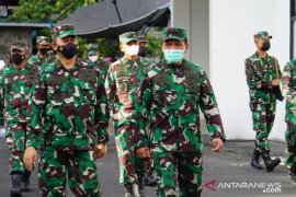 Wakasal meninjau Yonmarhanlan VIII Bitung