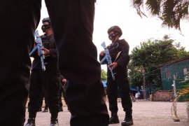 Di Makassar, terduga teroris ditembak karena serang polisi