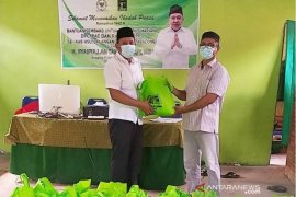 Video - Perbanyak bantuan Sembako, Syaifullah Tamliha berbagi kebahagiaan di Ramadhan