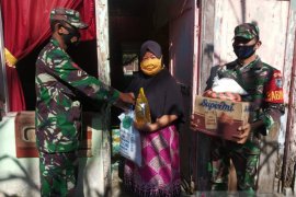 Kodim Aceh Jaya salurkan bantuan sembako bagi lansia di Aceh Jaya