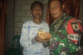 Warga serahkan granat aktif ke Satgas Pamtas RI-Timor Leste