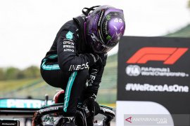 Lewis Hamilton telah bicara kontrak dengan Mercedes, dukung Bottas bertahan