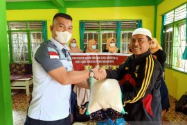 Lapas Suliki berikan bantuan makanan pokok bagi panti asuhan