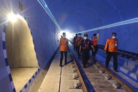 Jamin kelancaran perjalanan KA, kondisi Terowongan Ijo dicek