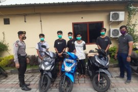 Polisi amankan lima pembalap liar dan 11 pelaku perang petasan