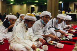 Hotel Maestro Pontianak adakan buka bersama dengan anak pesantren Mu'tasim Billah
