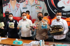 Kriminalitas kemarin, pengeroyokan aparat sampai ekstasi WN Nigeria