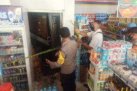 Toko serba ada di Kopang nyaris terbakar