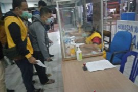 Berharap GeNose, pelaku perjalanan bingung tes COVID-19 di Gilimanuk