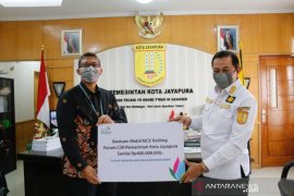 PLN salurkan bantuan satu mobil MCK dan konservasi penyu Skouw Yambe