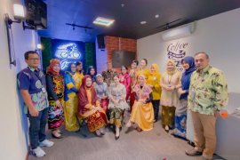 Karyawati BRI Banjarmasin kompak berkebaya pada Hari Kartini