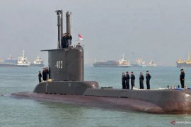 Oil spill observed at early diving position of KRI Nanggala-402