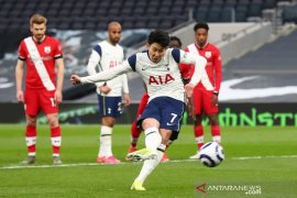 Tottenham membekuk Southampton dalam debut kepelatihan Ryan Mason