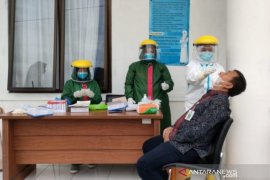 Setelah 39 orang Praja positif COVID-19, 613 warga Kampus IPDN Baso lakukan tes usap