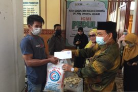 ICMI Aceh salurkan 150 paket sembako bagi fakir miskin dan anak yatim