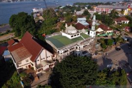 MASJID DAN GEREJA BERBAGI TEMBOK DI KENDARI Page 1 Small