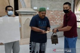 PT KTU Siak salurkan bantuan semen dan keramik untuk masjid