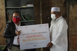 Telkom Kalbar salurkan bantuan untuk Pondok Pesantren Mazhahirul Haq